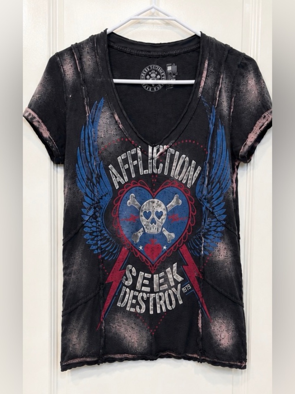 AFFLICTION black short sleeve tshirt skull heart stone washed faded distressed M